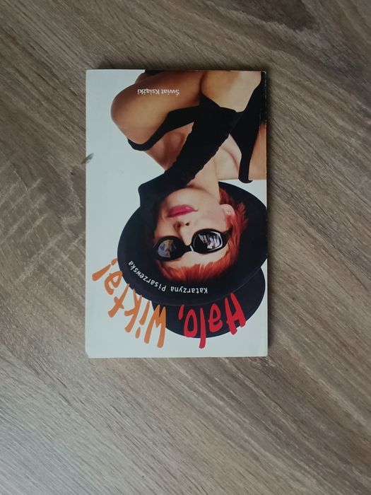 Książka "Halo, Wikta!" autorstwa Katarzyny Pisarzewskiej