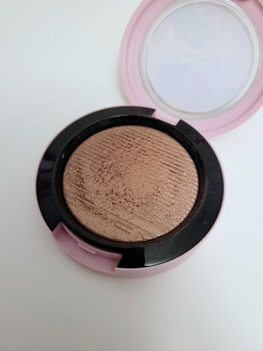 Mac Cosmetics limitowana edycja rozświetlacz róż puder Royal Flush