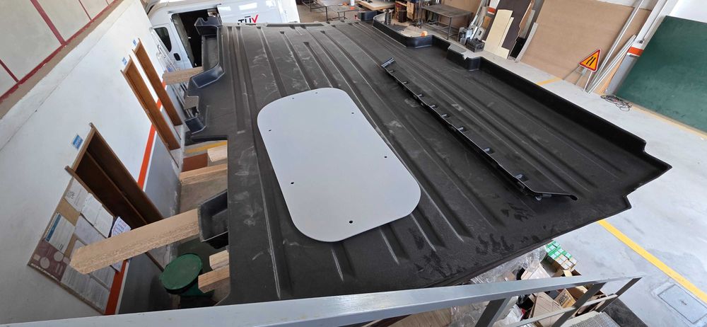 2 Tapetes carga bagageira de chao plastico ford transit 2025