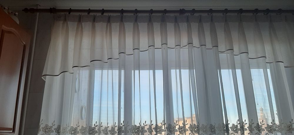 Штора до подоконника