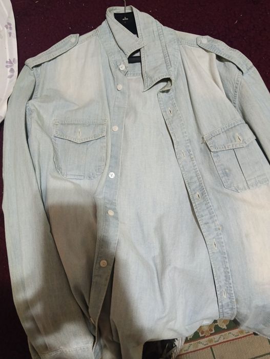 2 Camisas azuis claras