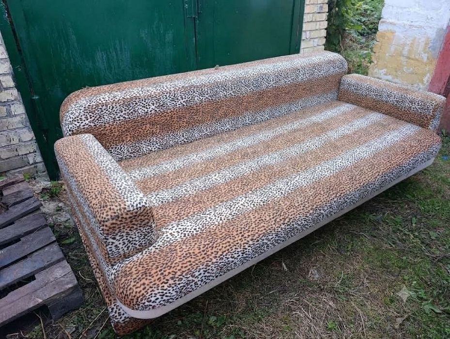 Продам двоспальний розкладний диван із нішею для білизни