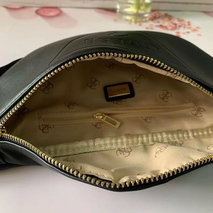 Wyprzedaż Guess nerka polecam bardzo