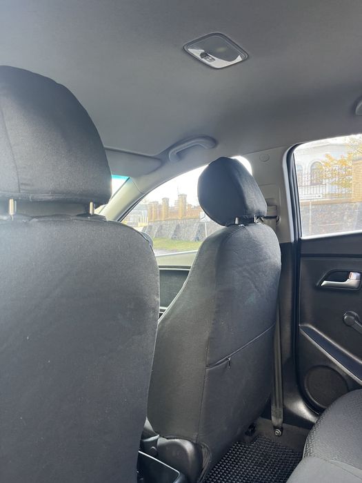 Кіа Ріо 2012 автомобіль