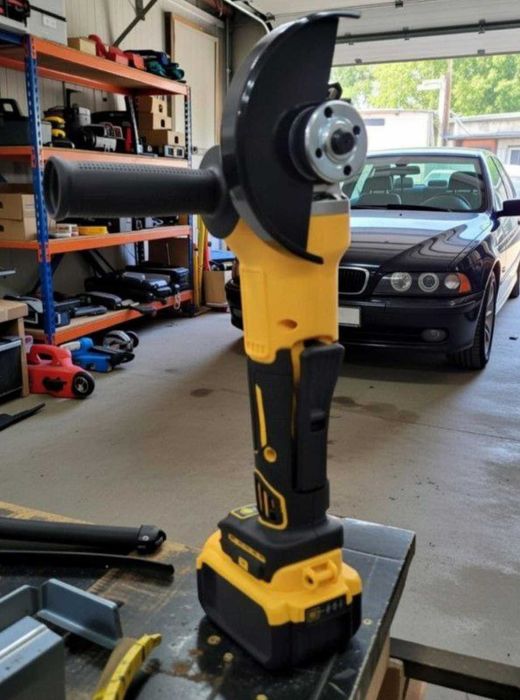 Акумуляторна болгарка 125 мм з кейсом і батареями