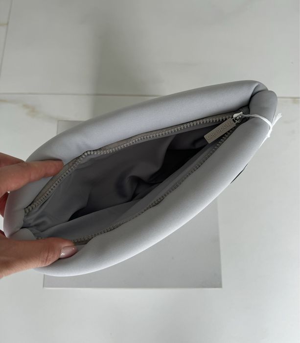 RHODE skin kosmetyczka Bubble szara z logo do podróży do domu 30/20cm