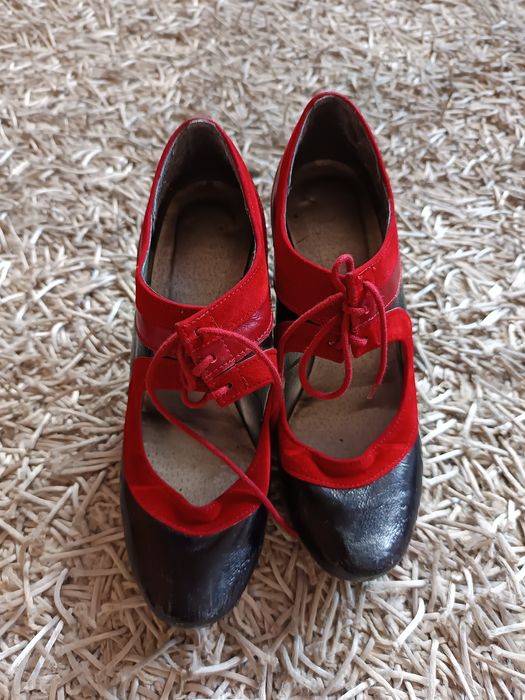 Buty damskie 37 24cm czarny czerwony do kostki sznurowane