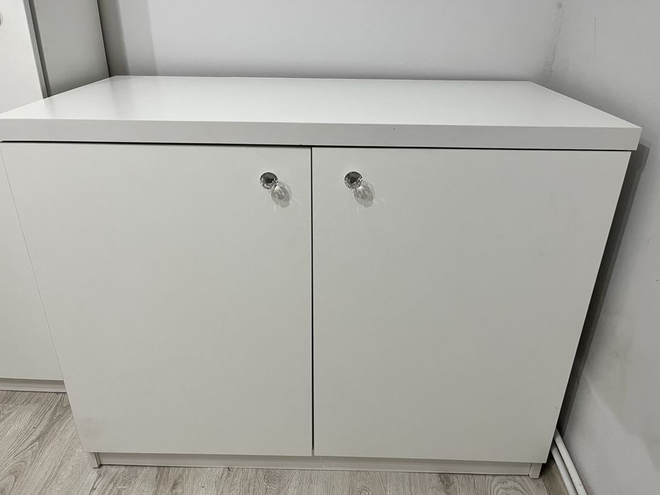 Pojemna komoda biała