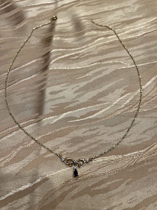 Peça de joalharia em ouro , safira e diamantes