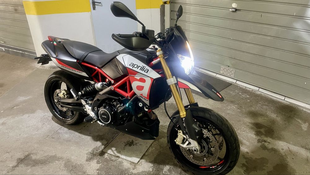 Aprilia Dorsoduro 900cc. (Carta A2)