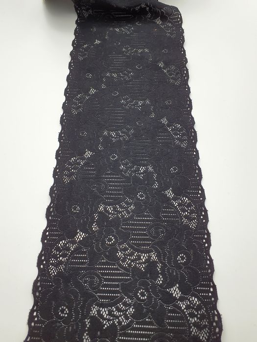 Koronka czarna szer.15 cm.