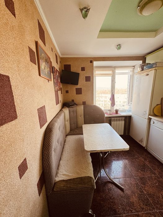 Продам трьох кімнатну з ремонтом у м.Новий Розділ.