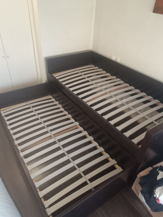 Duas camas de solteiro