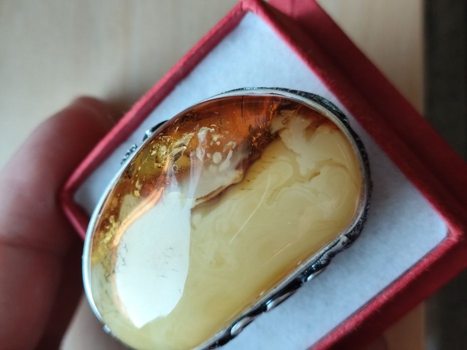 Srebrny pierścionek z bursztynem srebro pierścień artystyczny