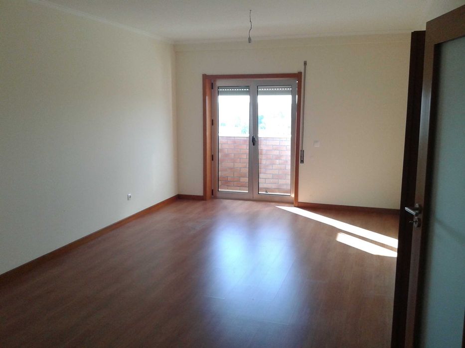Arrendo Apartamento T2 Oliveira do Bairro