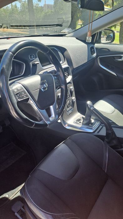 VOLVO V40 D2 2013