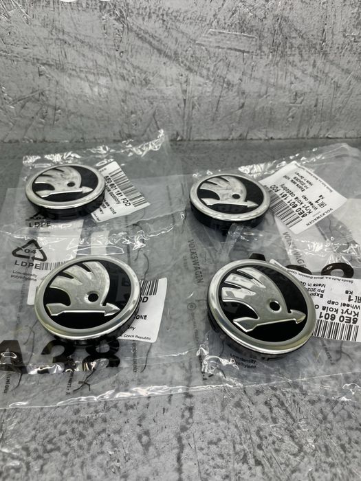 Комплект ковпачків ступиці Skoda Superb 3 / Octavia A7 5E0-601-151-FOD