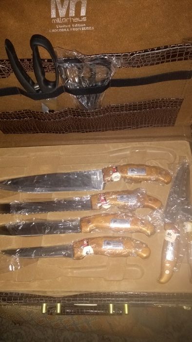 Komplet noży kuchennych i noży i widelców