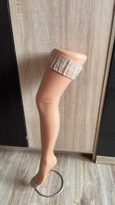 Nr 2 Duże pończochy samonośne.