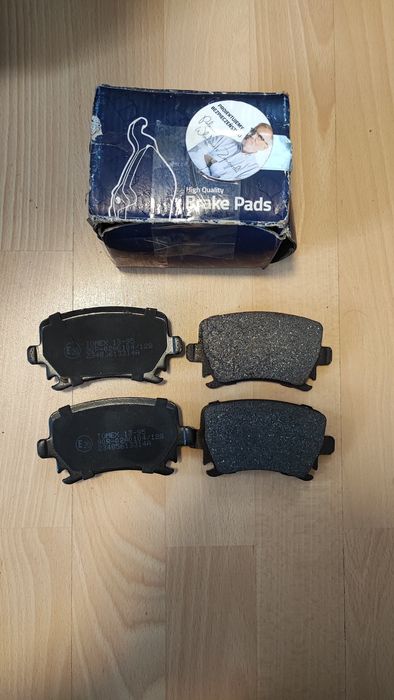 продам тормозные колодки новый