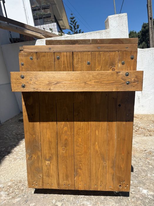 Mesa de trabalho em madeira