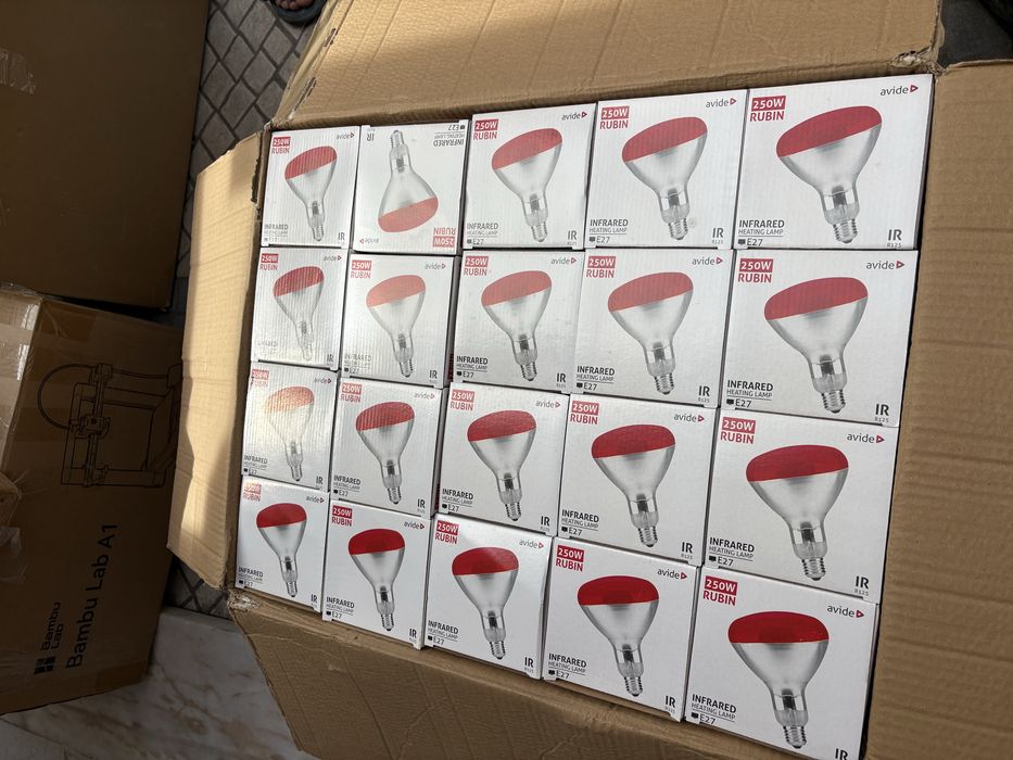 Lâmpada de aquecimento por infravermelhos Avide Rubin 250W.