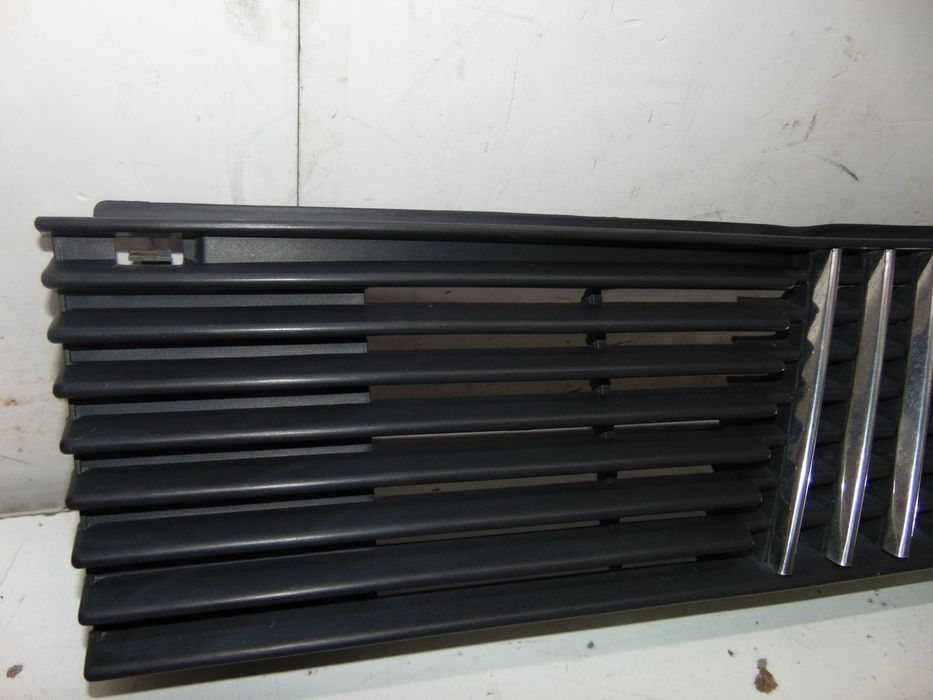 Fiat Uno 1º modelo grelha frontal e tampa porta luvas