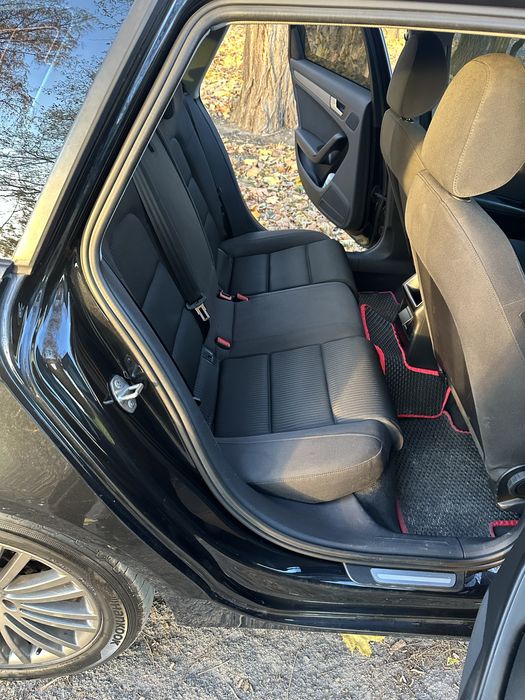 Сідушки Audi a4 b8 2012 + дверні карти