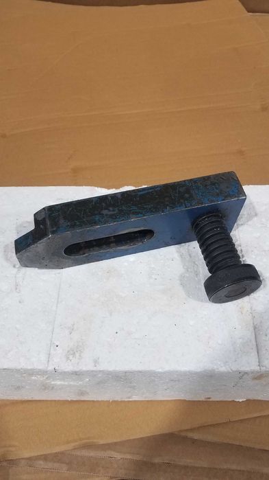 Calços de aperto para moldes