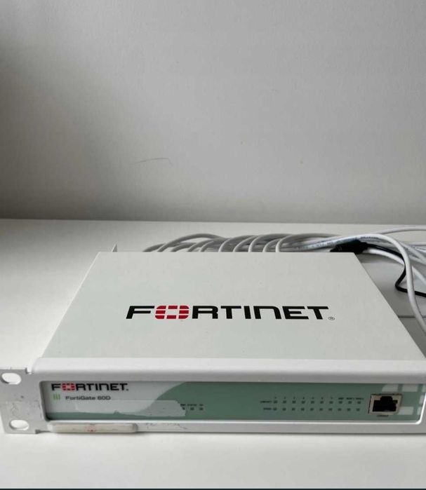 Fortinet FortiGate FG-60D – Firewall UTM + Rack Kit + Patchcordy