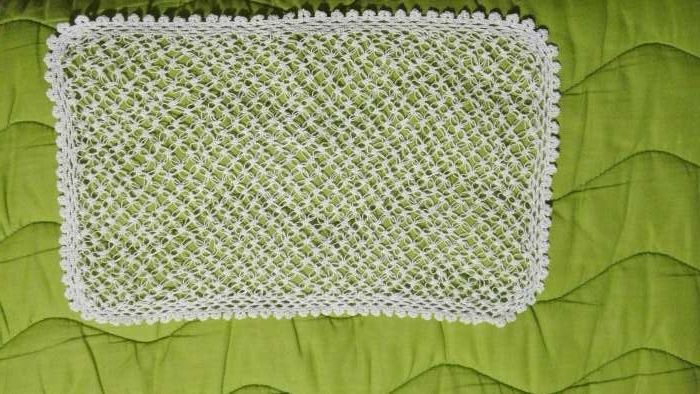 Conjunto de naperons feito à mao