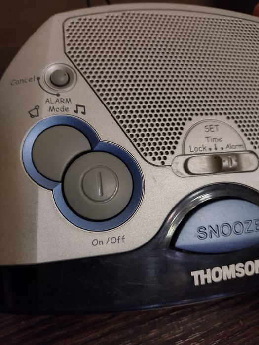 Настольные электронные часы Thomson