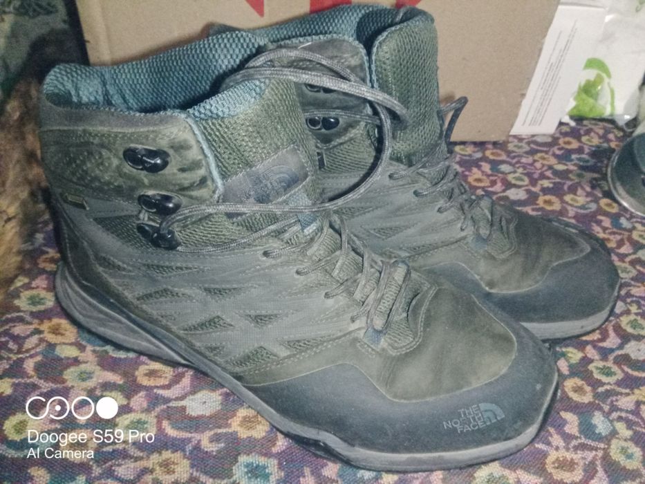 Ботинки трекинговые.