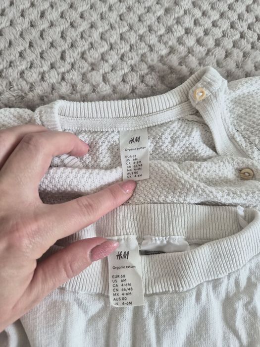 Bialo beżowy dresik niemowlecy H&M rozmiar 68.