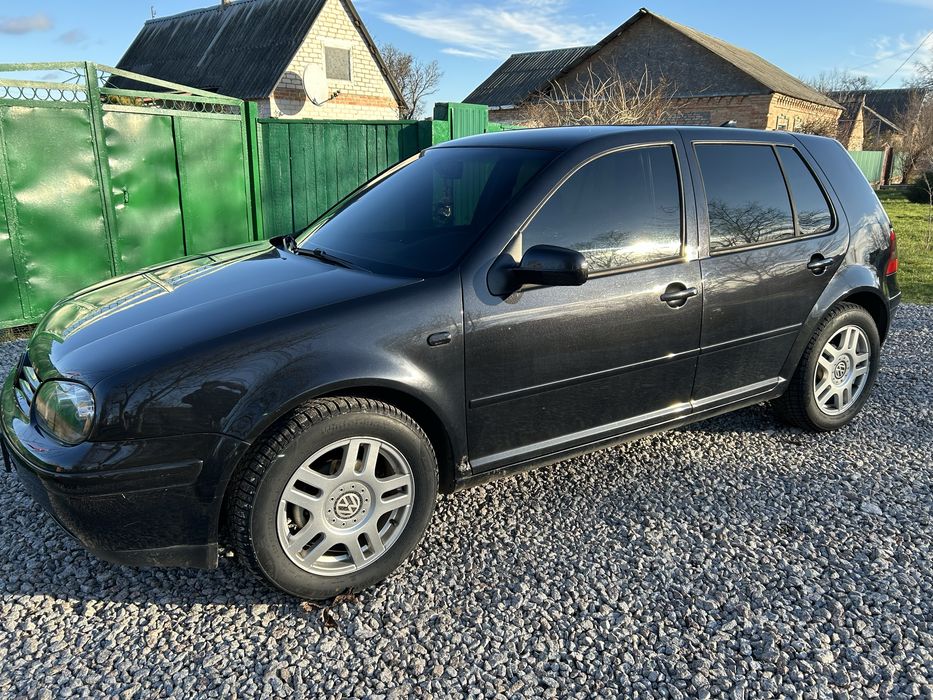 Продаю Volkswagen Golf 4 з двигуном 1.6 16-клапан