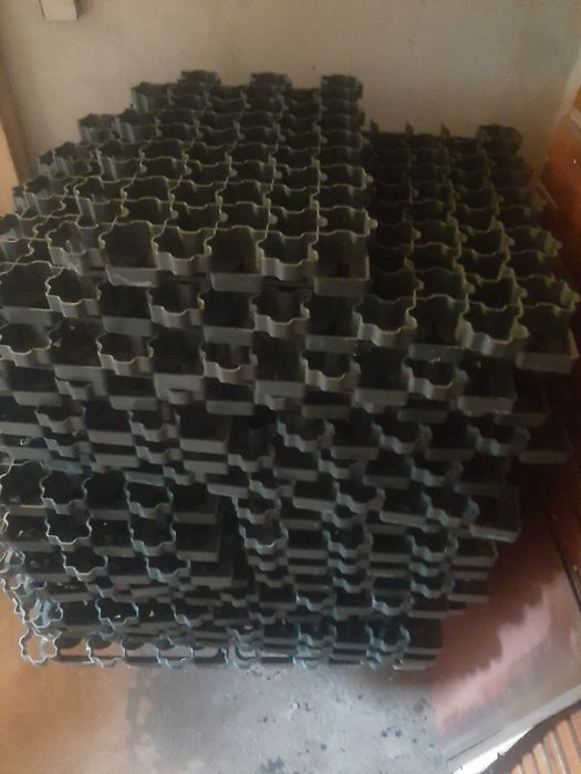 Kratki  na trawę 31szt  na  samochód  osobowy prezent  gratis