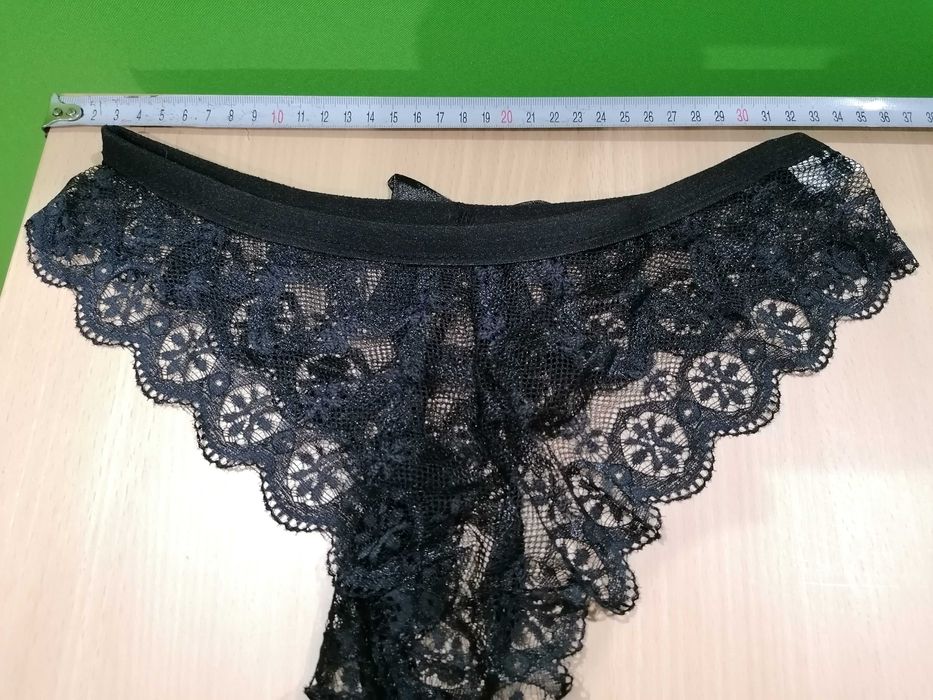 Nowe figi damskie koronkowe, rozmiar M