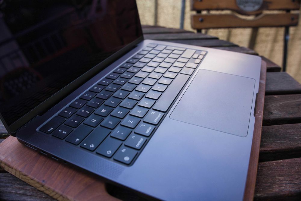 MacBook 14 M3 PRO 12CPU, 18GPU, 18GB, 1TB - stan idealny.