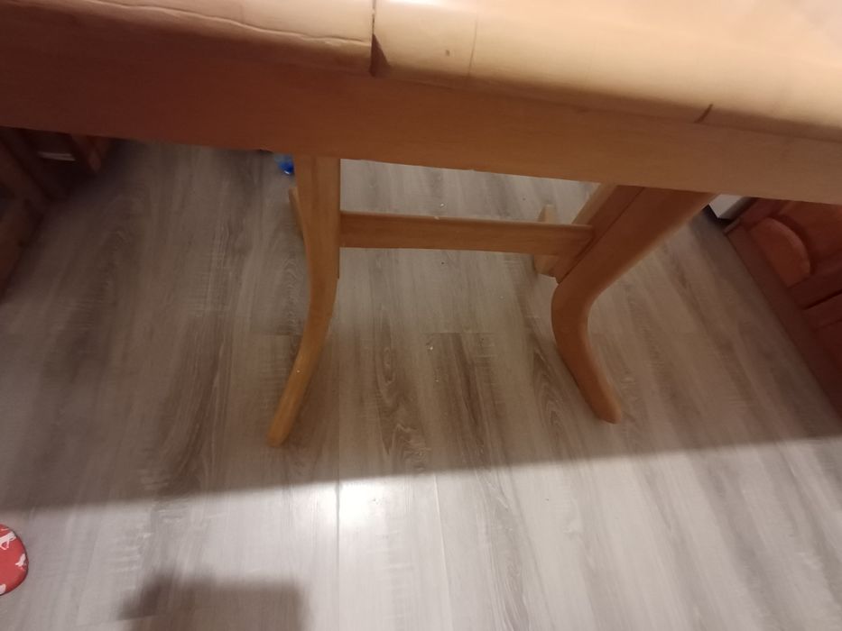 Drewniany stół rozsuwany