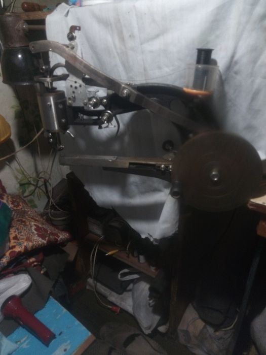 Продам швейну машинку для ремонту взуття