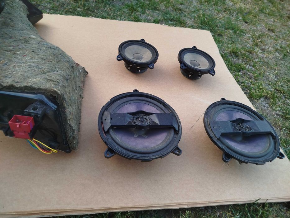 Audi A4 B5 Avant głośniki subwoofer wzmacniacz instalacja blaupunkt