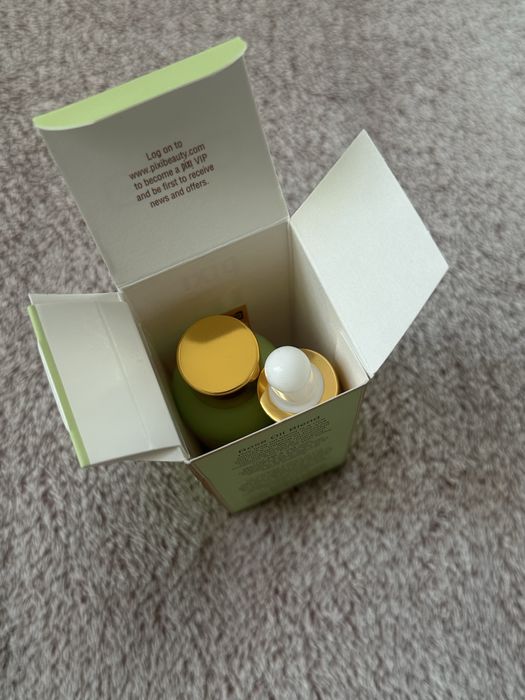 Nowy olejek do twarzy Pixi Rose oil blend