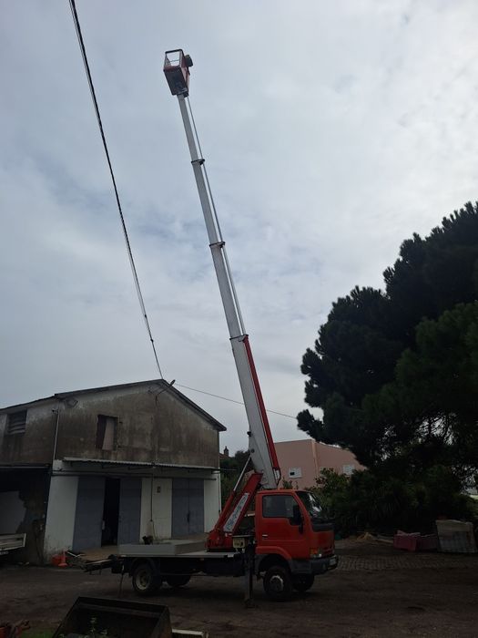 Grua barquinha com elevação até 20 metros