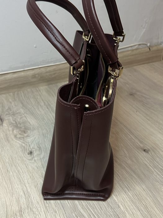 Жіноча сумка ALDO Arrayan бордового кольору.