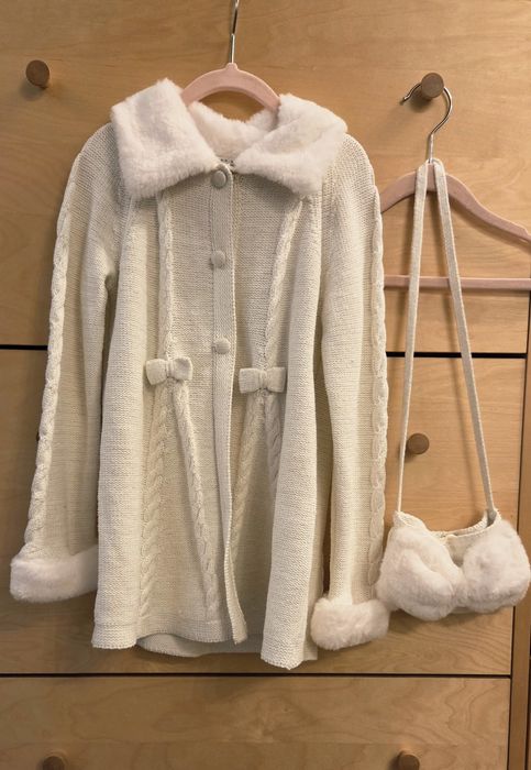 Elegancki sweterek z torebką rozmiar 128