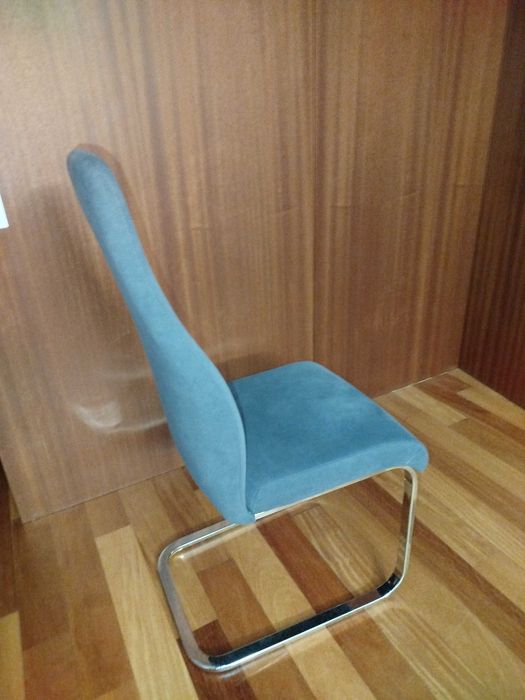 Mesa de Jantar em Vidro com Pé em Inox e 6 Cadeiras Cinza