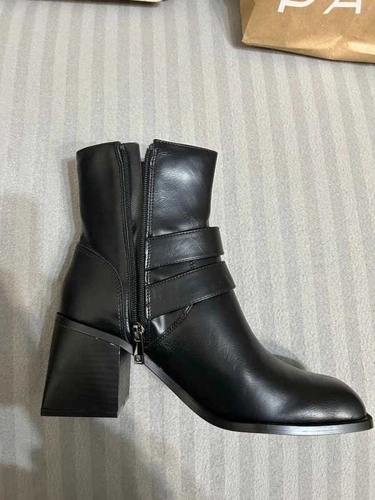 Botas pretas STRADIVARIUS Não usadas
