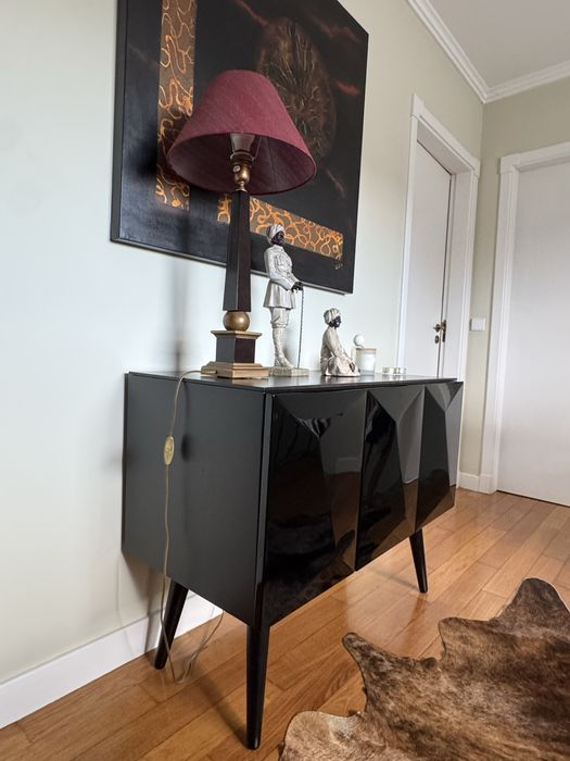 Cómoda de 3 portas em preto brilhante