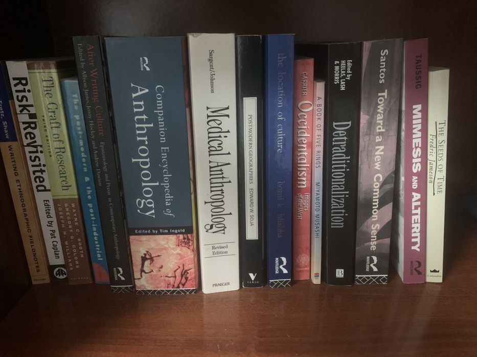 Livros de Antropologia e Antropologia Médica e outros