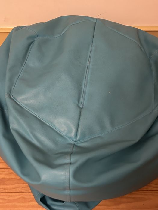 Puff em pele bom estado